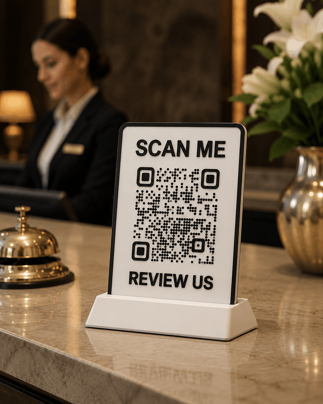 3D printana QR pločica za Google recenzije na hotelskoj recepciji